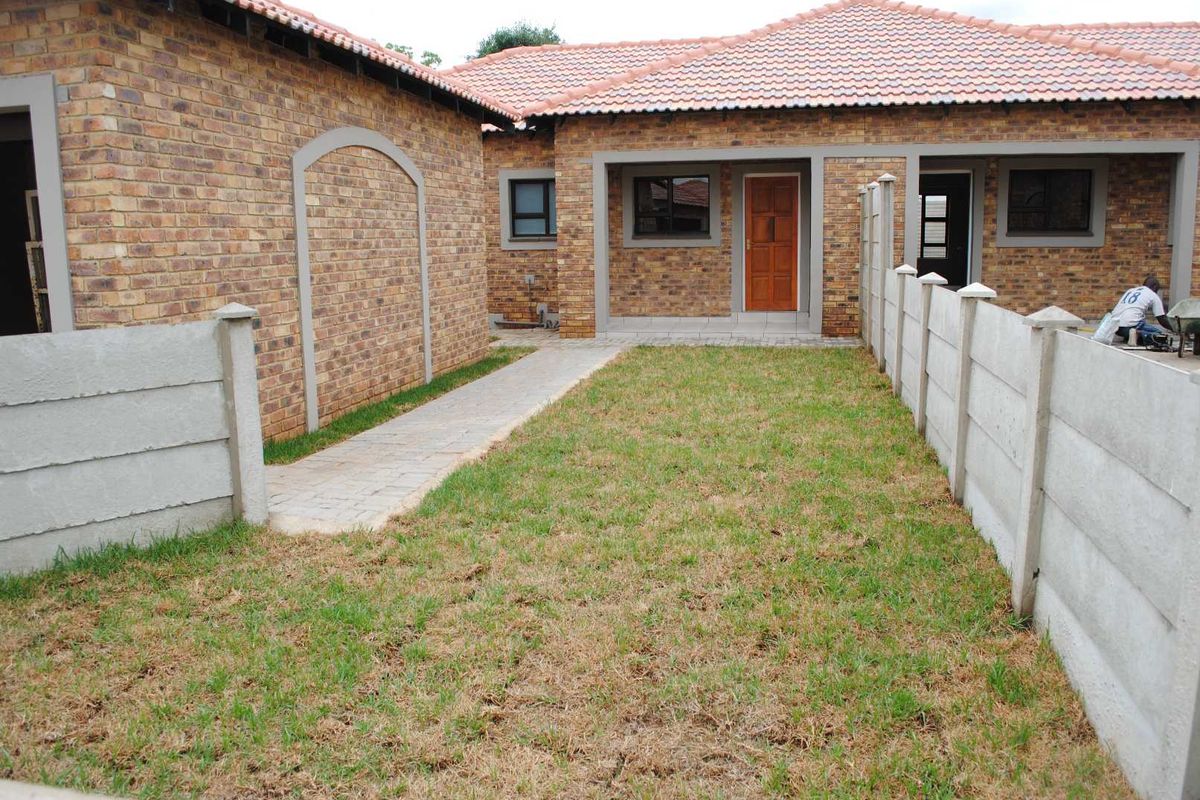 Lovely Newly Developed Townhouses Riversdal, Meyerton - Photo 2