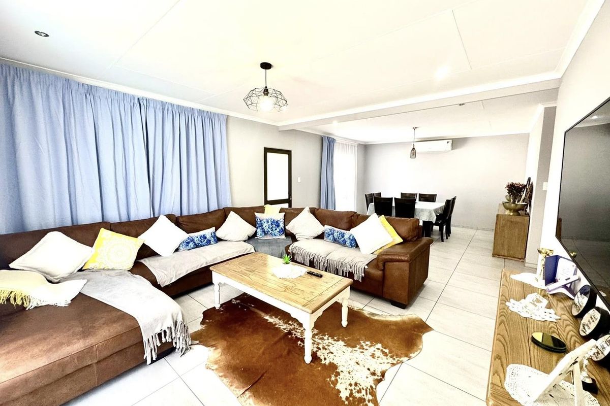 4 Bedroom House For Sale in Elisenheim - Photo 5
