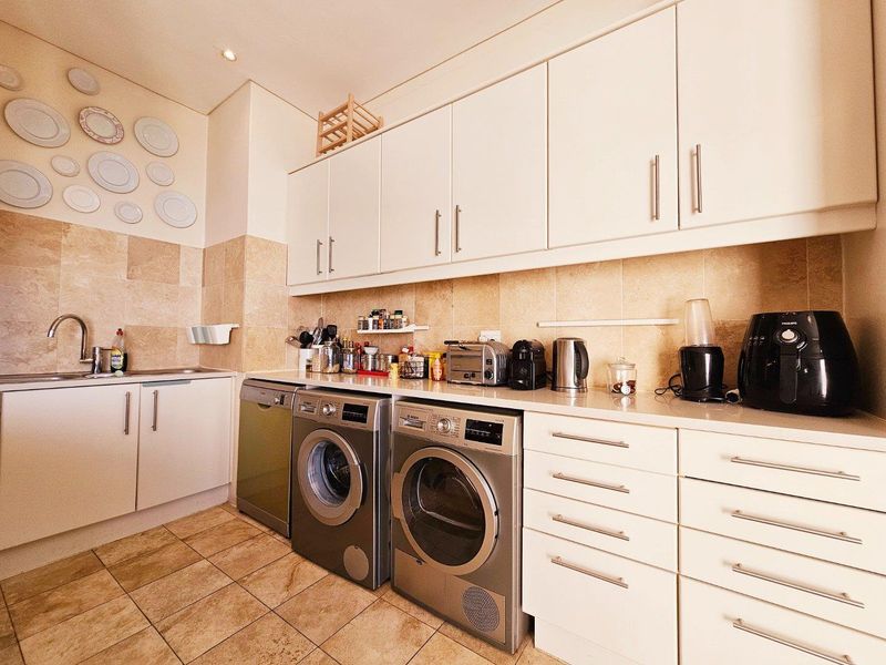 Welcome to Your Perfect Urban Retreat at Soho on Strand - Photo 5