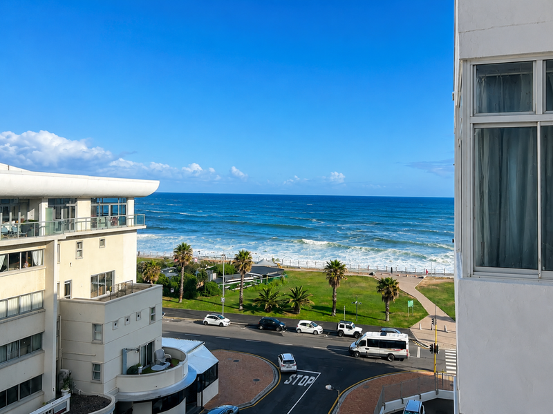 Spacious 1-Bedroom Apartment with Green Point Park & Ocean Views - Photo 2