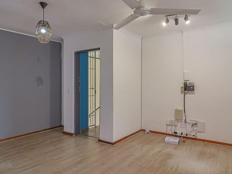 Prime 104m2 Office Suite in 14th Avenue Centre, Fairland For Sale or to Rent - Photo 4