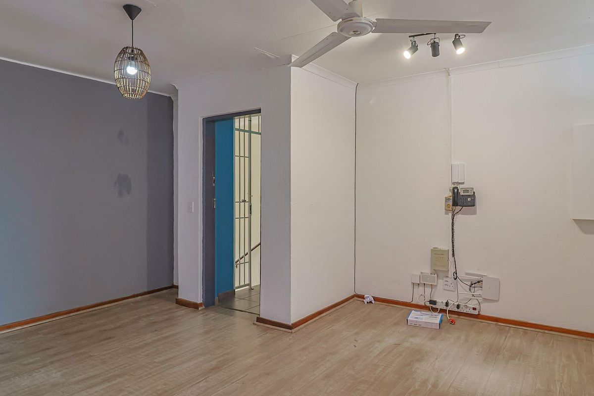 Prime 104m2 Office Suite in 14th Avenue Centre, Fairland For Sale or to Rent - Photo 4