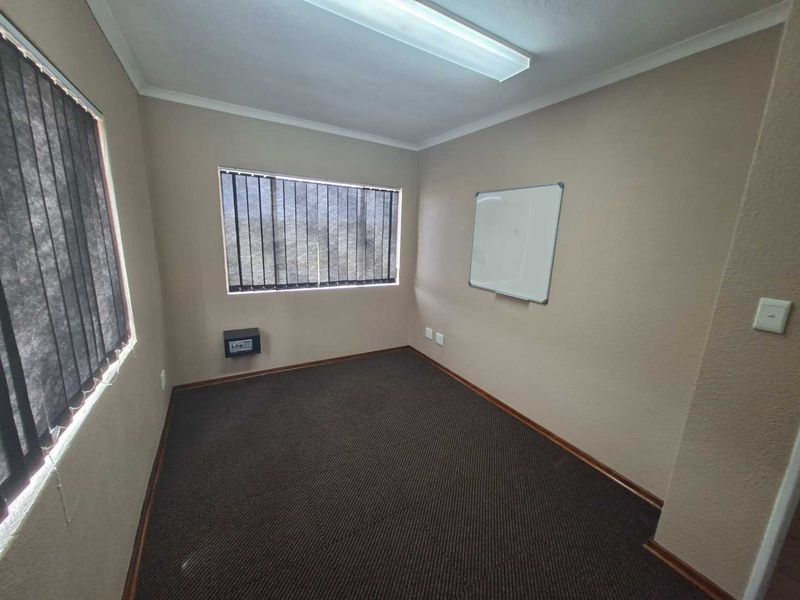 MODERN STANDALONE OFFICE SPACE IN RUIMSIG - Photo 10