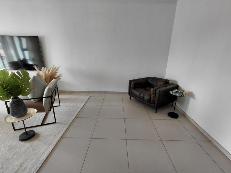 Modern 2-bedroom, 1 bathroom Apartment at Kengies Square - Photo 8