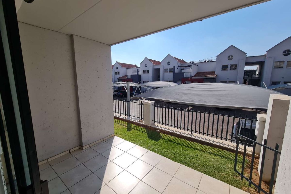 **2 Bed Ground Floor Apartment in the Heart of Ferndale, Randburg** - Photo 4