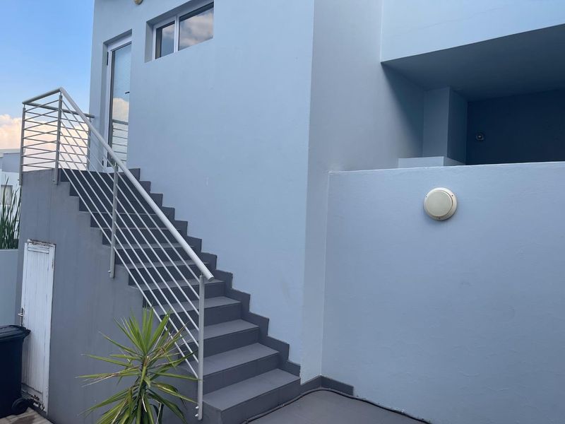 Stunning 4 bedroom and 3 bathroom cluster house in Ferndale - Photo 5