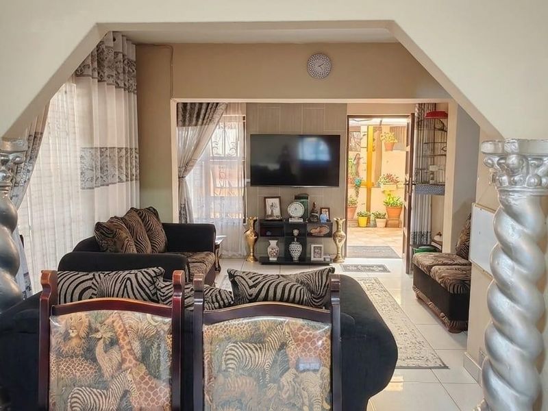 3 Bedroom House for sale in Risecliff - Photo 2