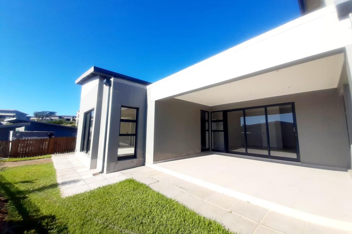 Beautiful Home For Rental in Palm Lakes Estate - Photo 4