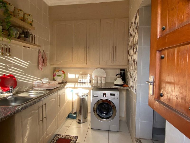 Perfect Family Home - Photo 6
