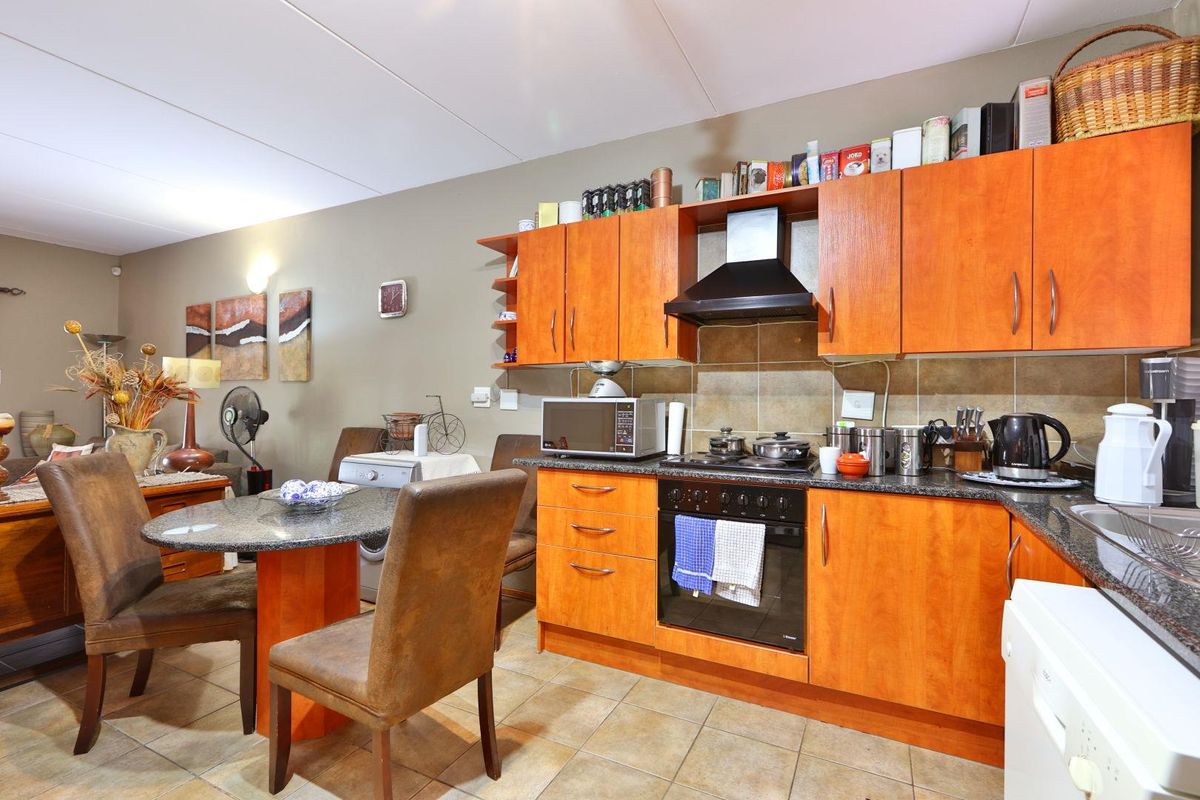 Best Value 2 beds, 2 baths, garage - Photo 5