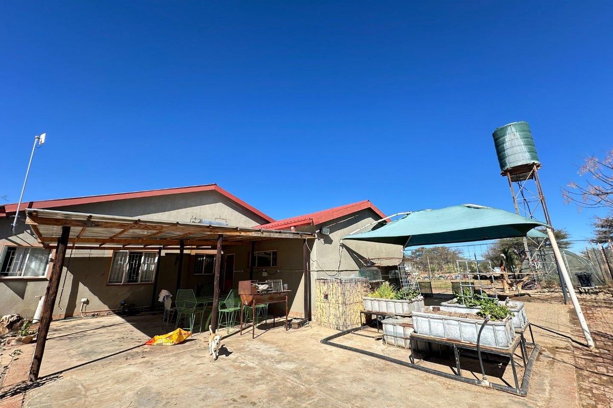 3 Bedroom House For Sale in Brakwater - Photo 3