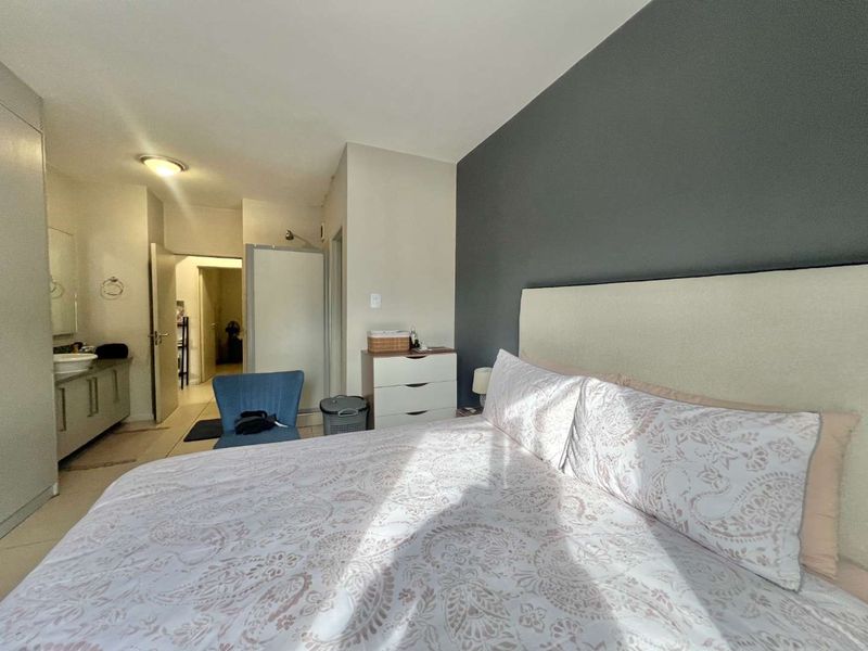 Modern 2-bedroom, 2-bathroom ground floor apartment for sale in Rivonia / Edenburg - Photo 10