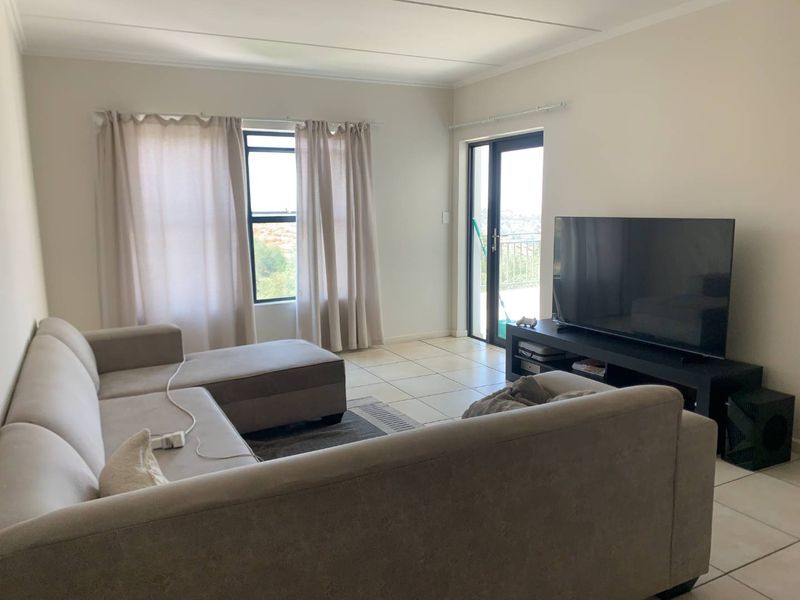 **Spacious 2-Bedroom Apartment for Sale in Stanley Park, Oakdene, Johannesburg** - Photo 8