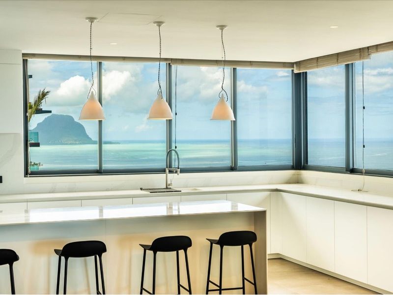 Ultimate Luxury Living - Where Prestige Meets Paradise. - Photo 6