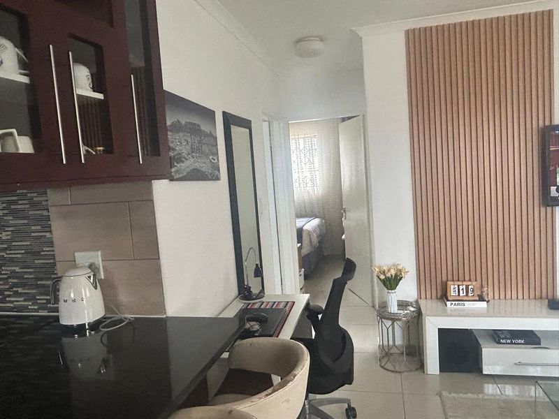 Clayville- R940 000 Neat Family Home - Photo 7