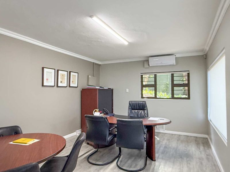 Offices plus Penthouse Apartment - Photo 9