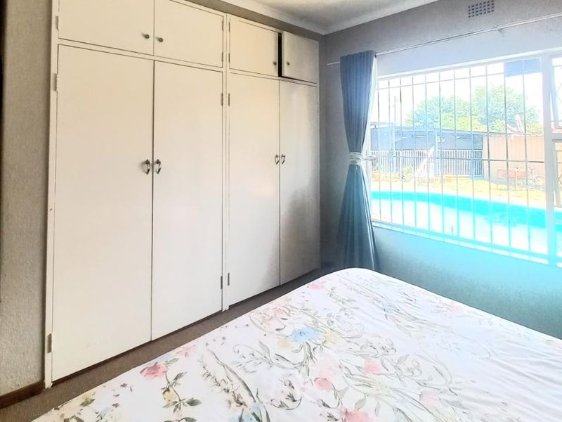 Well Maintained House - Photo 9