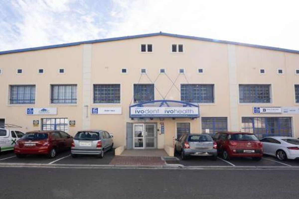 945m2 TO LET HIGHLY VISIBLE, REAR DRIVE-IN ACCESS : RETAIL / OFFICE / WAREHOUSE 400 AMP 3 PHASE POWER OBSERVATORY - Photo 2