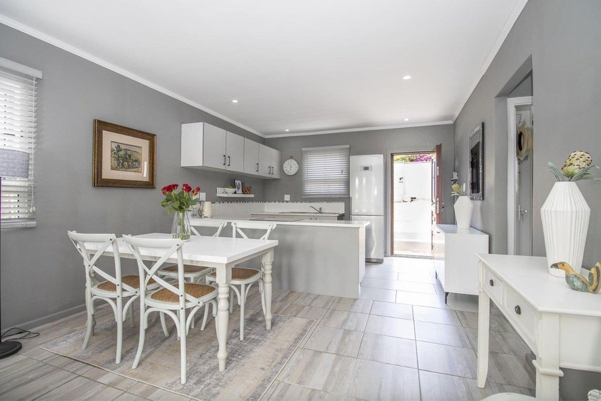 2 Bedroom, Modern, North-Facing Gem - Photo 5