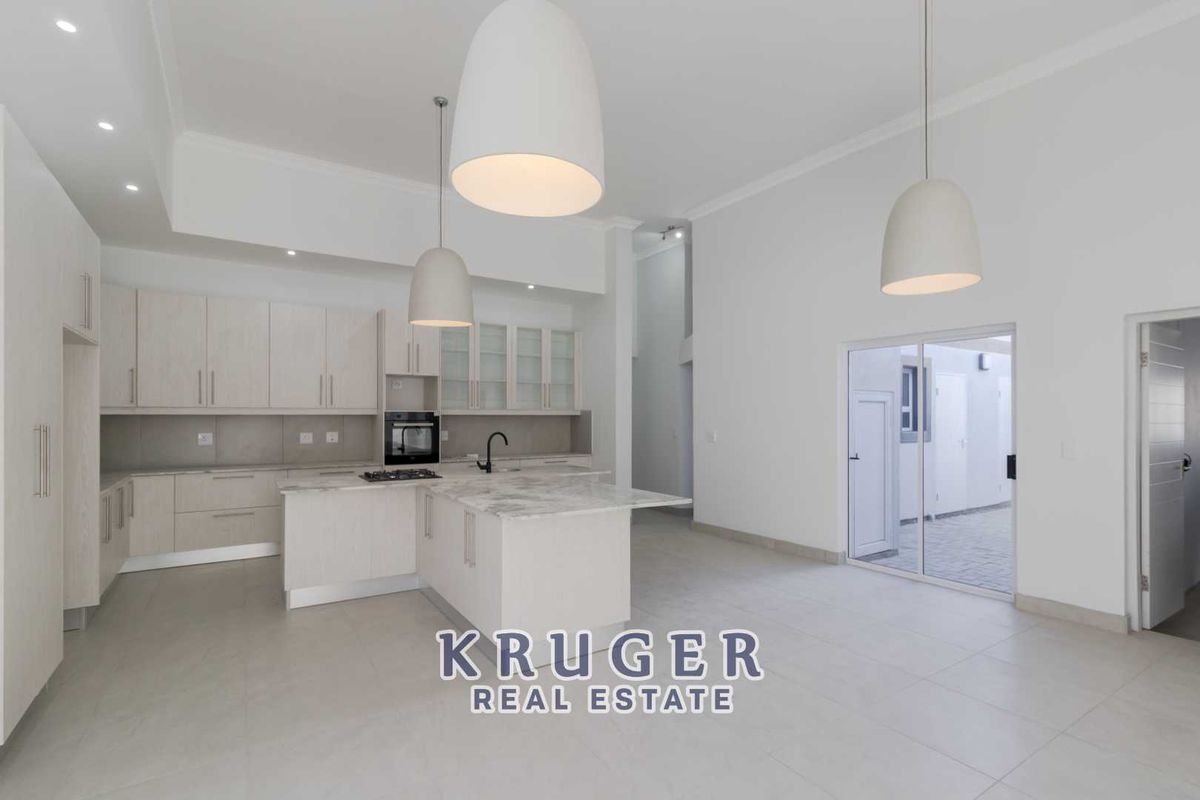 Brand-New Home with Distant Sea Views - Photo 4