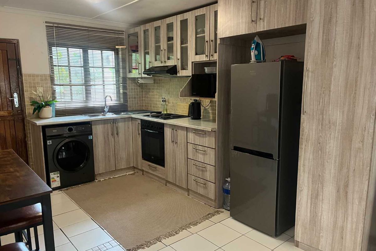 Lovely neat  2 bedroom flat at Glenwood Durban - Photo 3
