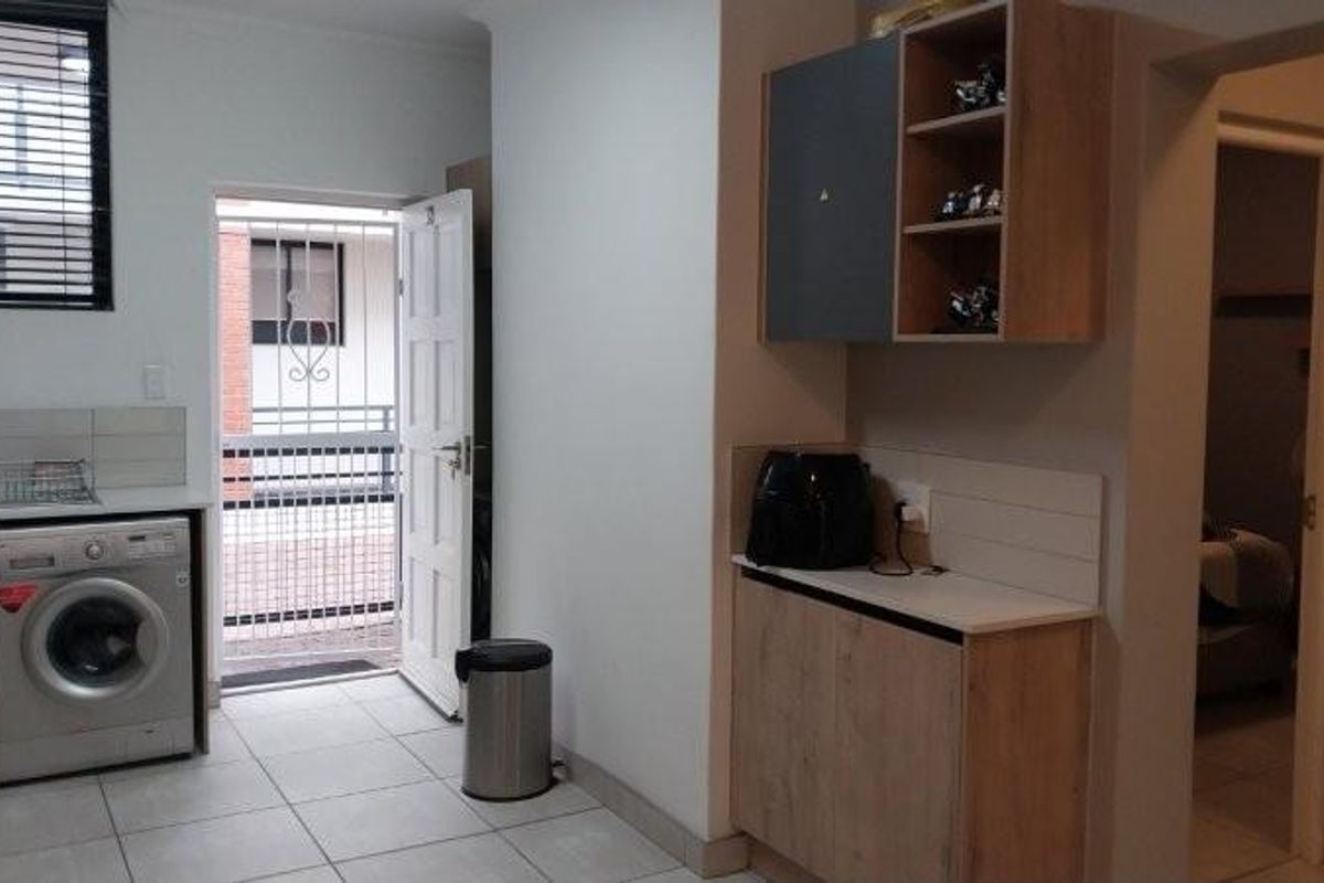 Modern 2-Bedroom Ground Floor Apartment to rent in East Glen Vredekloof Heights Brackenfell - Photo 4