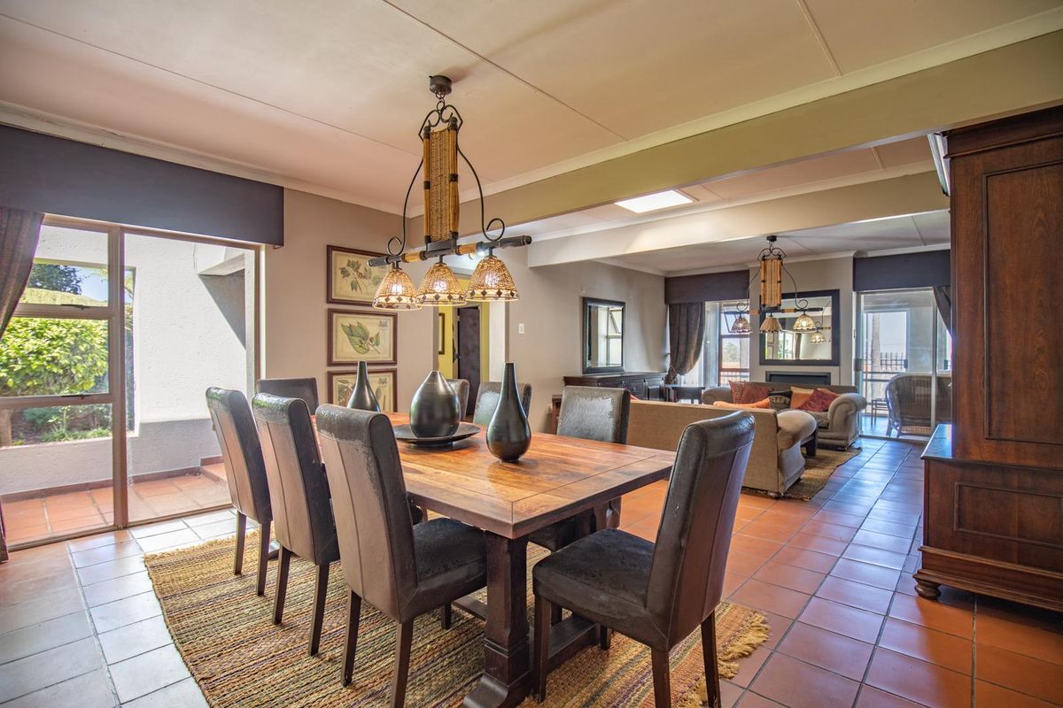 Magnificent 3 bedroom furnished Property in Waterkloof Ridge!  Ideal for an Embassy or Executive. - Photo 3