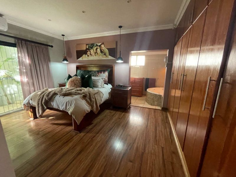 The Complete Package – Spacious Family Living with a Separate 2-Bedroom Flat - Photo 6