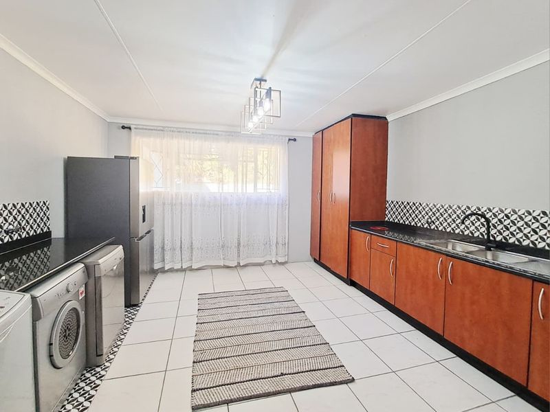6 Bedroom House for Sale in Brackenhurst - Photo 8