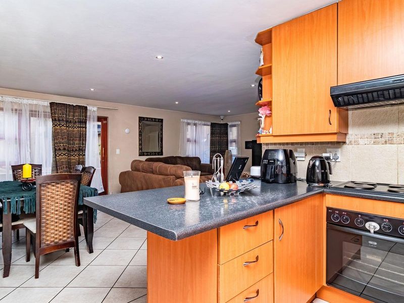 Double-Storey Delight: Perfect Family Retreat in Barlett! - Photo 10