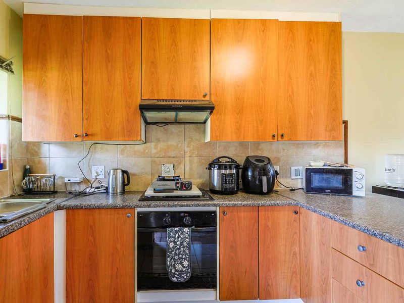 Charming and Secure 2-Bedroom Home - Photo 7