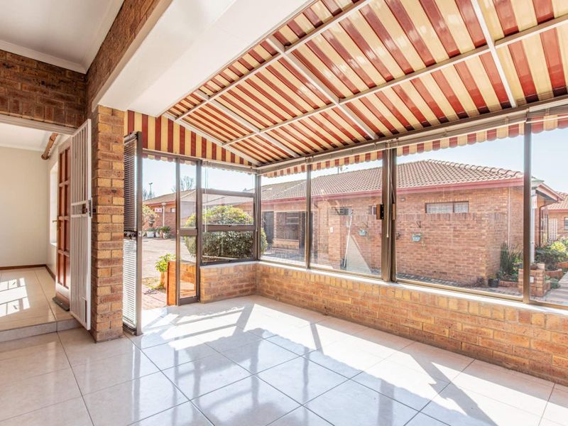 Charming Retirement Living - Photo 5