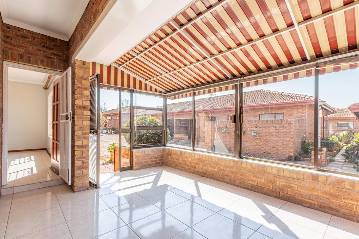 Charming Retirement Living - Photo 5