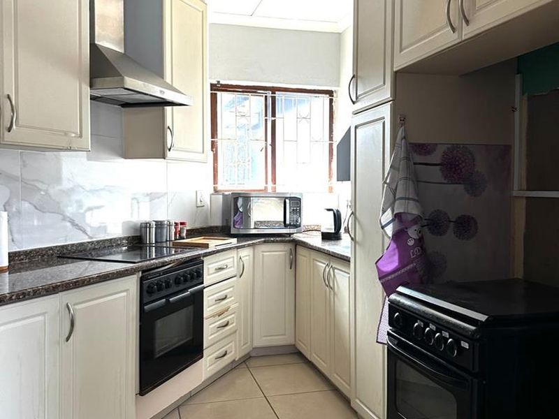 Spacious Family Home in Desirable Brackenham, Richards Bay - Photo 8