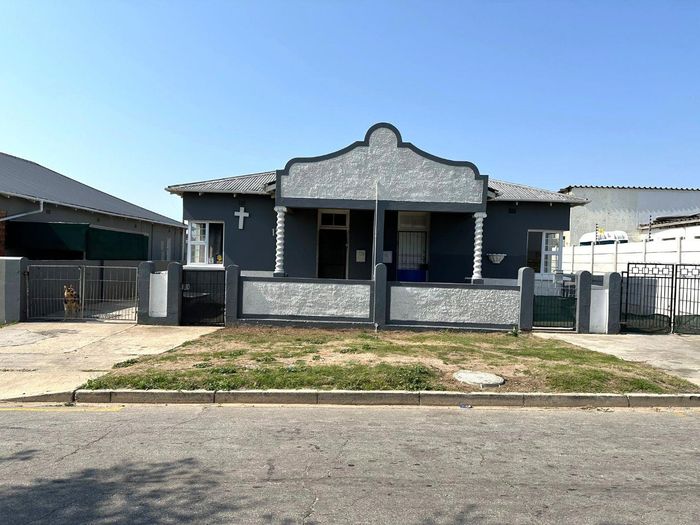 Property #2417862, House Pending Sale in Sidwell