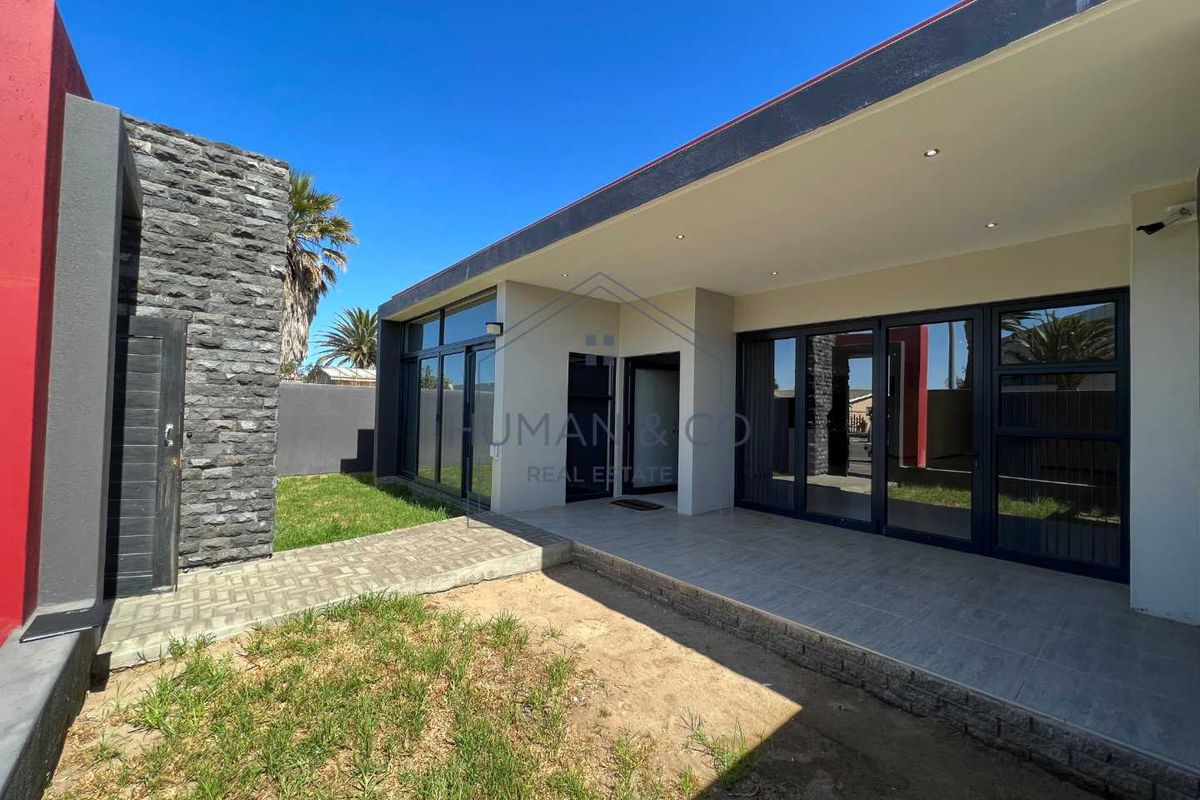 MAGNIFICENT AND BUILT TO PERFECTION 6 BEDROOM HOUSE FOR SALE Ultra modern 6 Bedroom House in Meersig - Photo 2