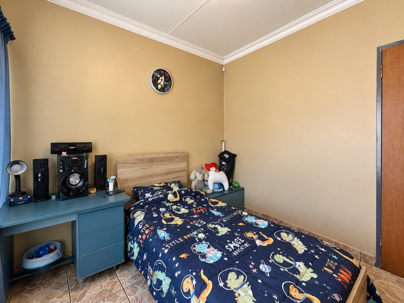 Spacious Family Home with 2-Bedroom Flatlet & Income Potential - Photo 10