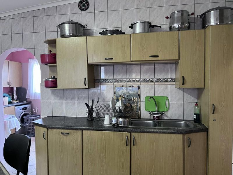 Three bedroom house for sale in Khomasdal - Photo 5