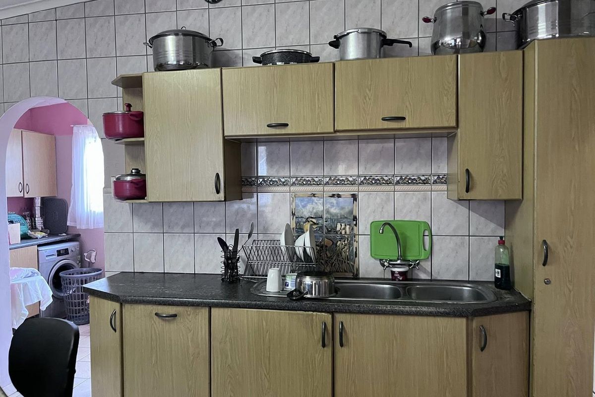 Three bedroom house for sale in Khomasdal - Photo 5