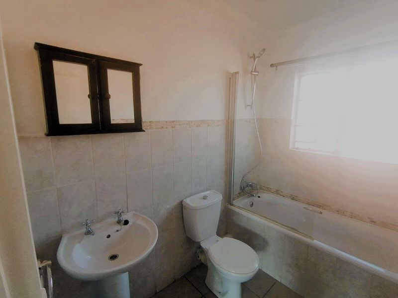 Modern 2-Bedroom Duplex in a Secure Estate – Annlin - Photo 9