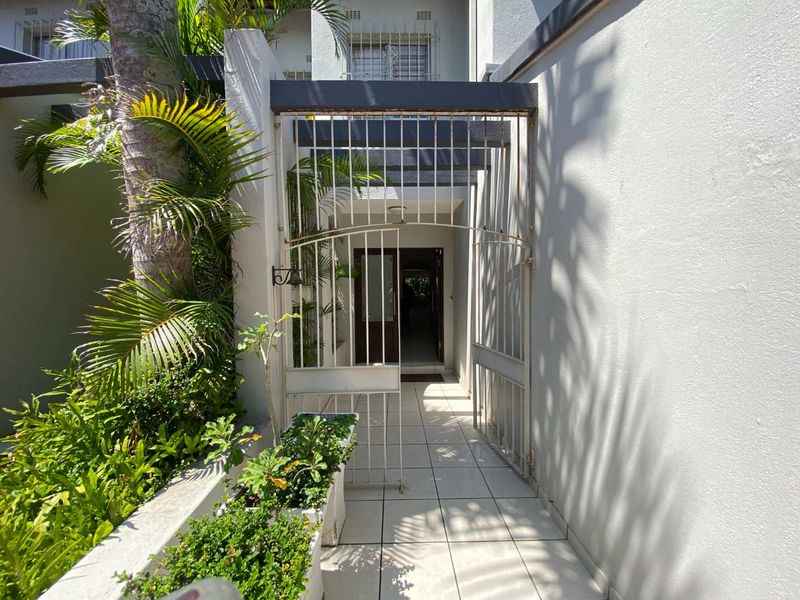 Hendra Estates - Stunning, Coastal, Furnished Townhouse To Rent In Prime Umhlanga Rocks - Photo 4