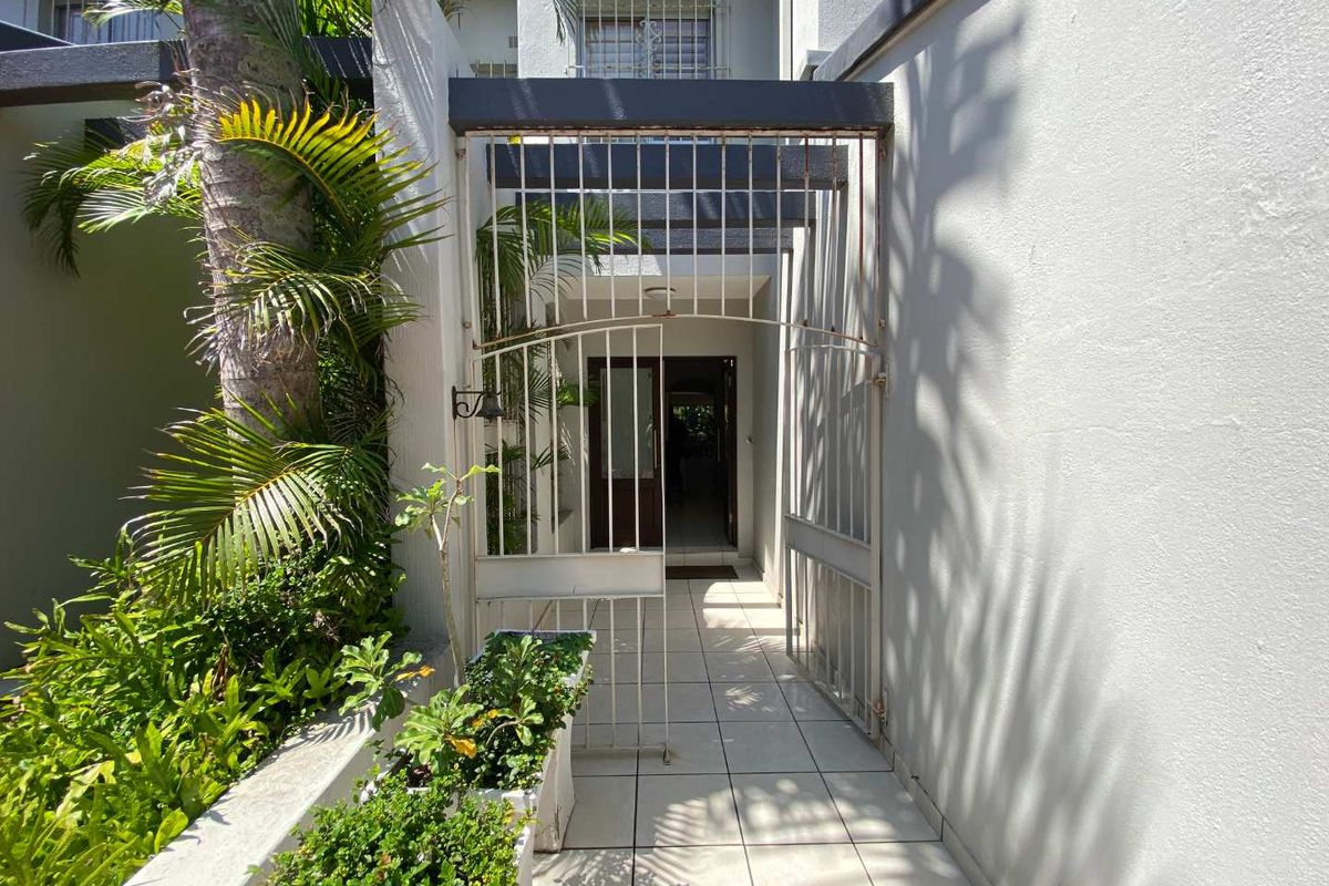 Hendra Estates - Stunning, Coastal, Furnished Townhouse To Rent In Prime Umhlanga Rocks - Photo 4