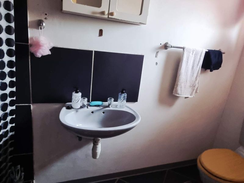 Khomasdal 2 bedroom townhouse with 2 bathrooms - Photo 5