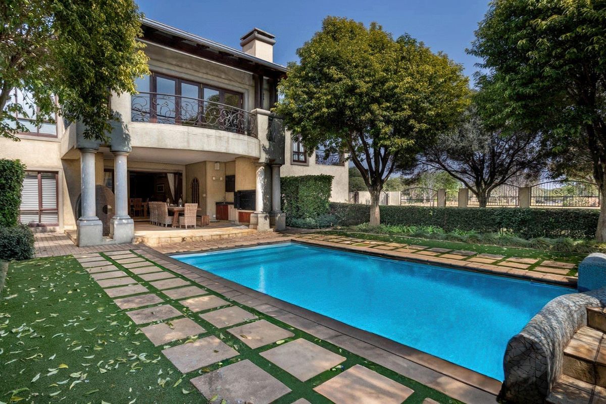 Palatial Estate of Distinction - Photo 4