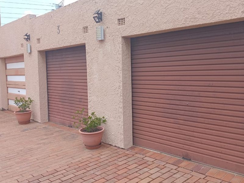 3 Bedroom House for Sale in Evanspark Johannesburg South - Photo 3