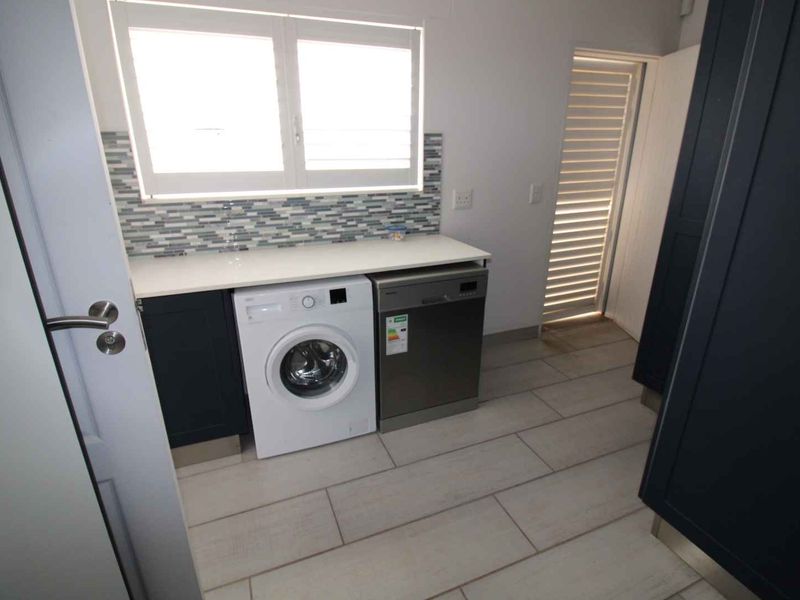 Superior Seafront Designer Home perfect for the large Family! - Photo 10