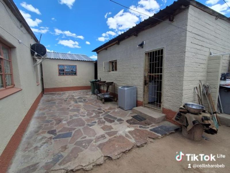 FOR SALE Spacious 4 Bedroom Home in Katutura. - Photo 2