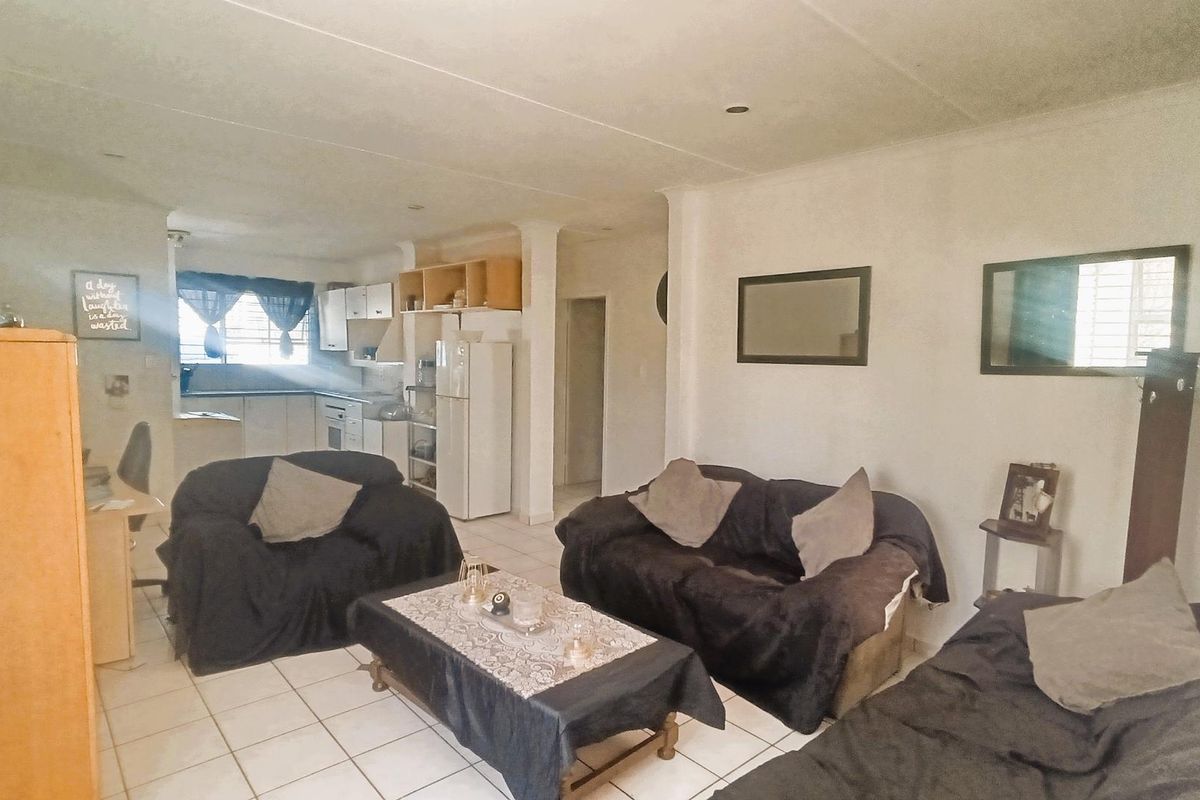 2 Bedroom Townhouse in a Secure and Peaceful Complex - Photo 2