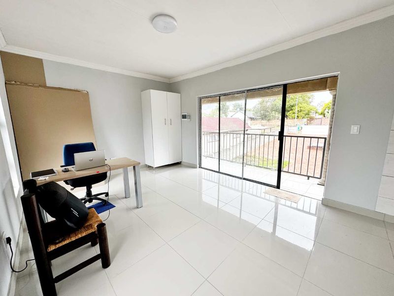 Modern Studio Apartment - Photo 7