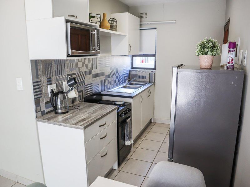 Allure of the 2-Bed Retreat - Photo 9